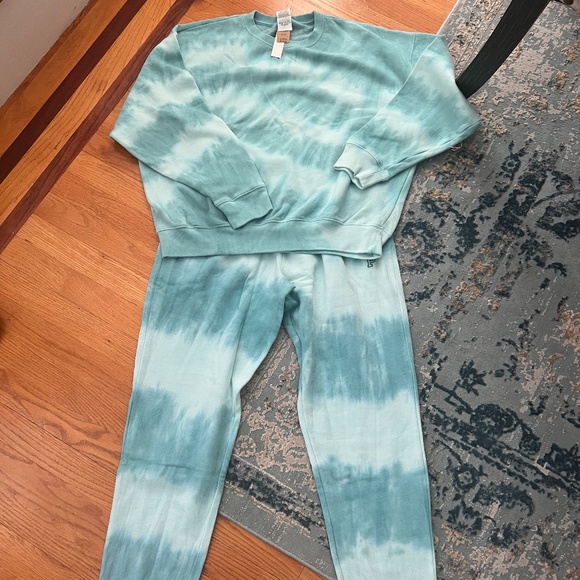 Victoria's Secret Other - VICTORIA SECRET  SWEATSHIRT & JOGGER SET SMALL